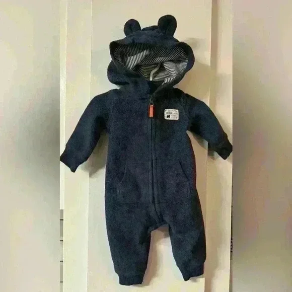 Carters size 3m fleece outfit with a hood. The hood has the cutest ears EUC - Picture 1 of 3